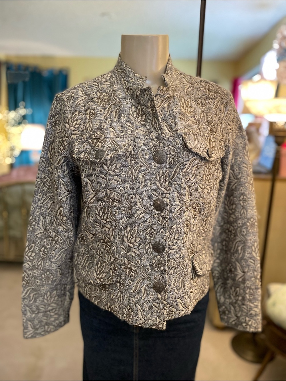 Chico’s Jacket Women’s Sz 4 (M/L) Blazer Damask Floral Design Fitted Pockets